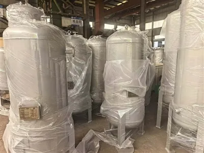 お客様からご注文いただいた熱交換器を出荷